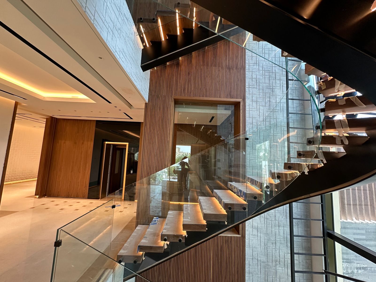 Glass doors and windows installation works